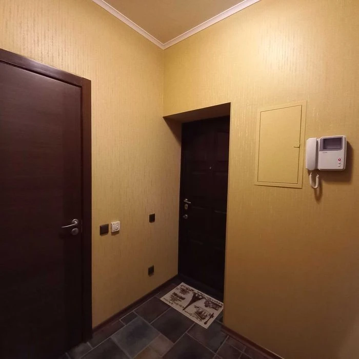 No %! This studio is for you if you value a prestigious location, pl