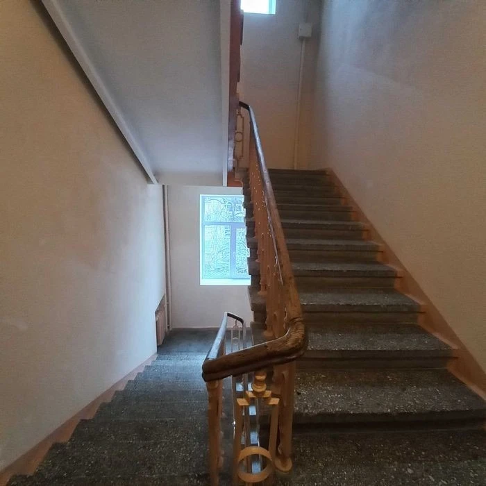 No %! This studio is for you if you value a prestigious location, pl