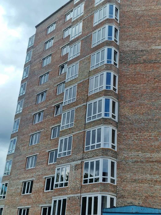 Продаємо сиру 1к.квартиру поряд з Центром