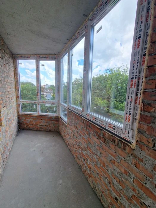 Продаємо сиру 1к.квартиру поряд з Центром