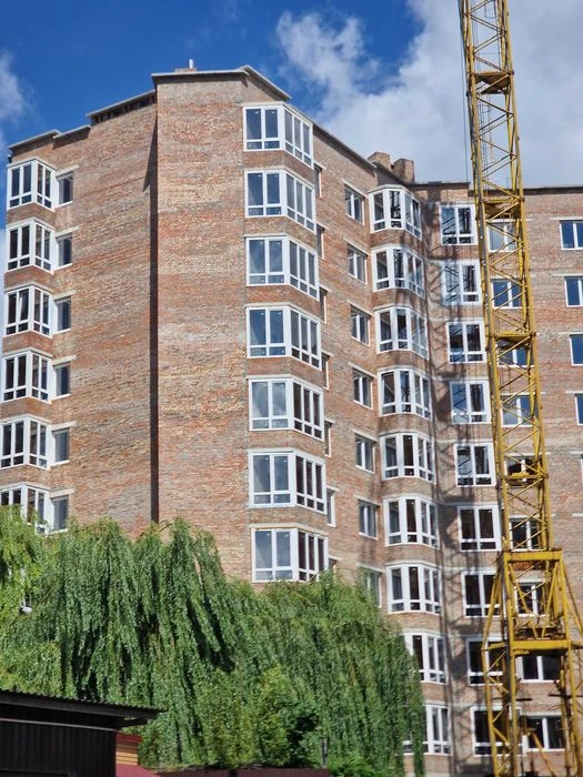 Продаємо сиру 1к.квартиру поряд з Центром