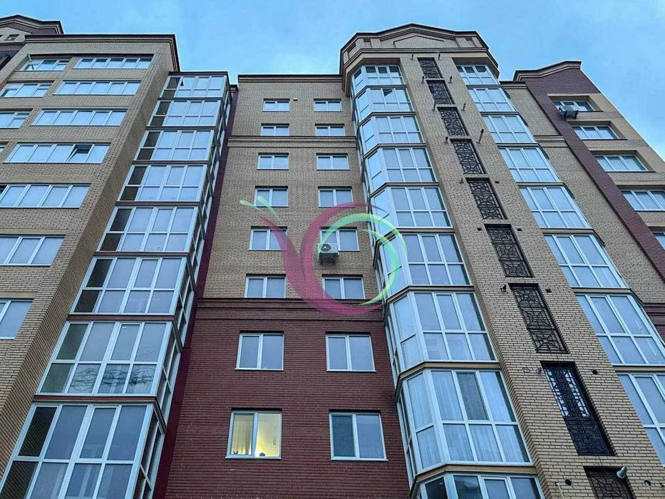 2-к. квартира 71.2 кв. м з дизайнерським ремонтом за вул. Та