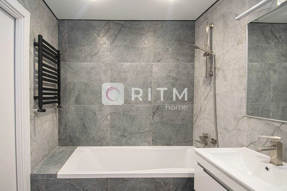 2-к. квартира по вул. Смакули, 55 м2