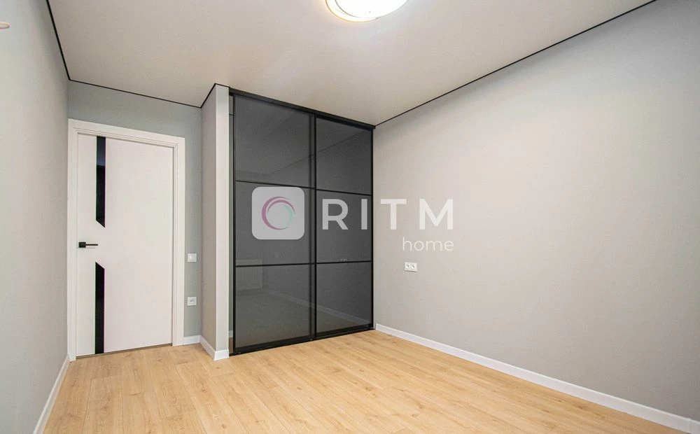 2-к. квартира по вул. Смакули, 55 м2