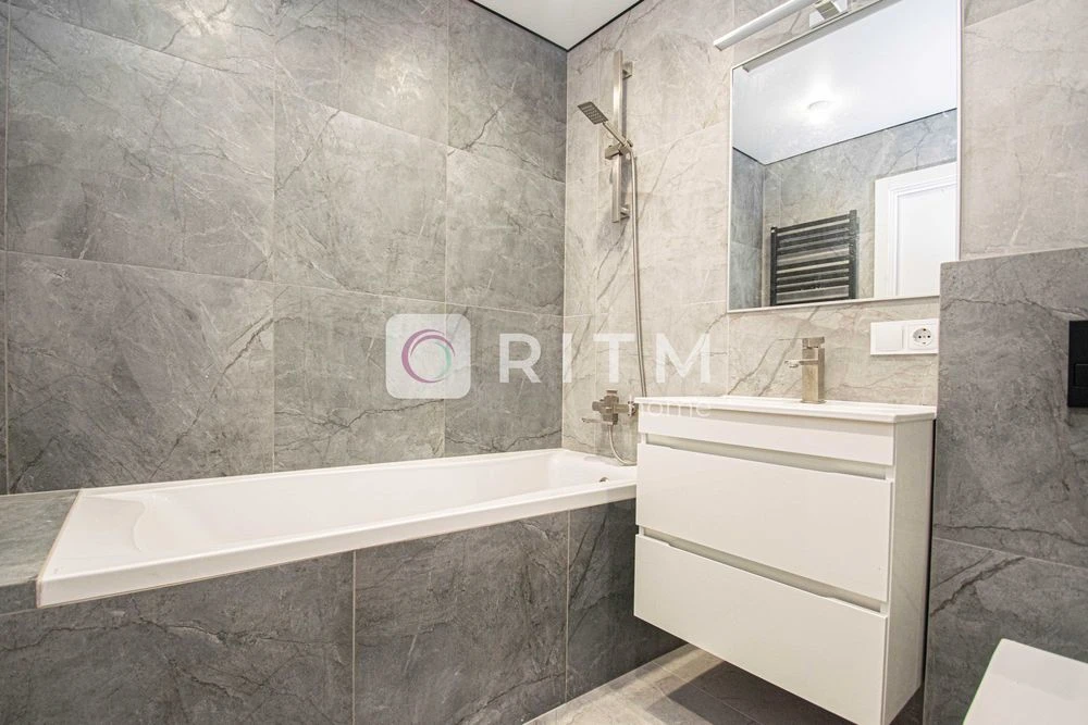 2-к. квартира по вул. Смакули, 55 м2
