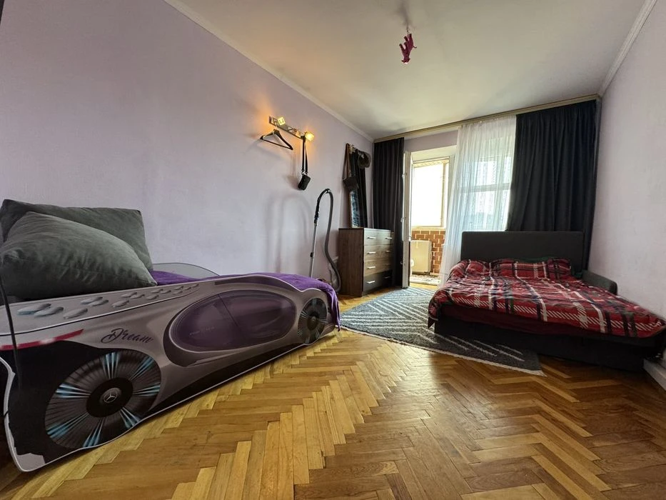 Продаж 3к Квітки Цісик