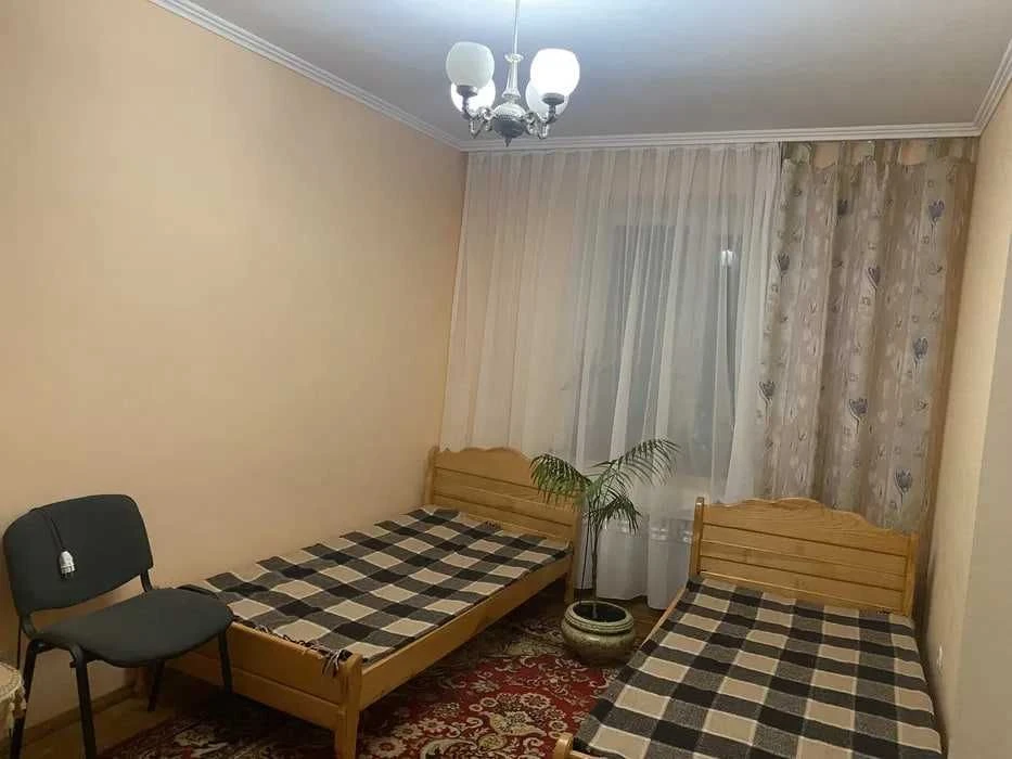 5-к. квартира 94,5 м2 з 2 комірками та і/о за вул. Лучаківсь