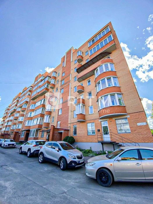 Простора 3-кімнатна квартира з меблями біля Тернопільського