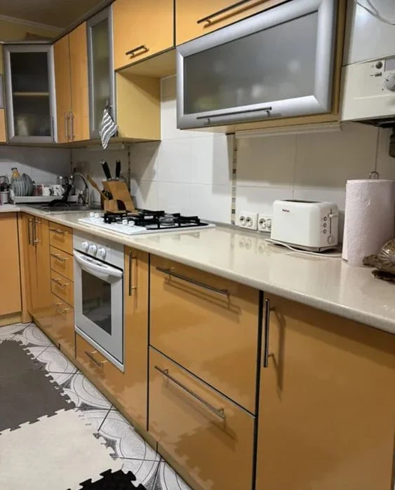 Продаж 3к квартири 88.1 кв. м на вул. Микулинецька