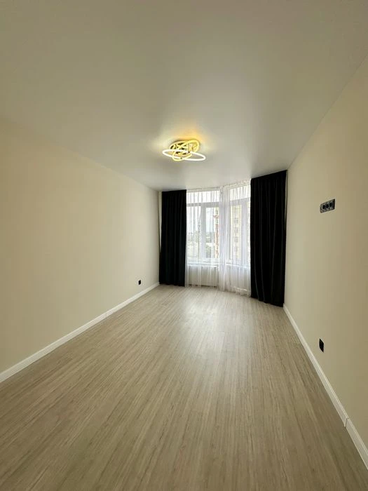 Продається поаноцінна 3км квартира, вул. Злуки