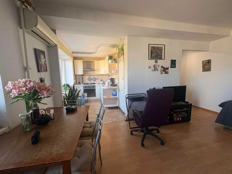 For sale 3-room apartment - 65 sq. m., Center-Pechersk, La st.