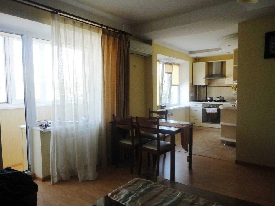 For sale 3-room apartment - 65 sq. m., Center-Pechersk, La st.