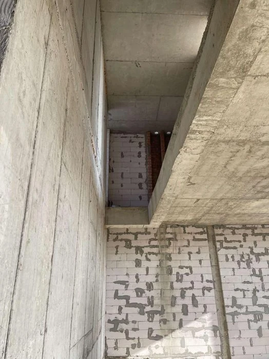 Продажа коробки, на очень классной улице. Тихое место.