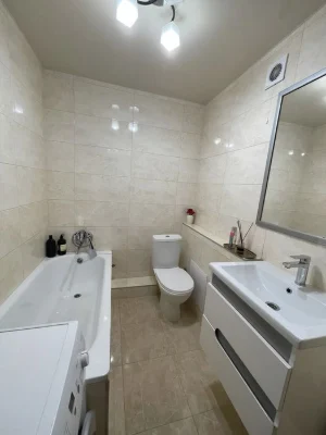 Продам 2кім квартиру по пр-т Молоді