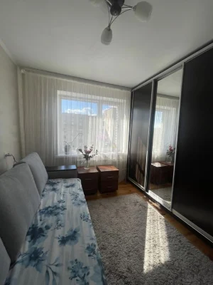Продам 2кім квартиру по пр-т Молоді