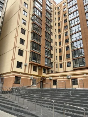 Продам 2-х кімнатну квартиру 92m2