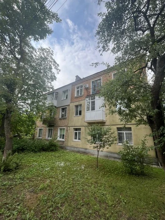 ПРОДАЖ! Трикімнатна квартира на вул.Потебні