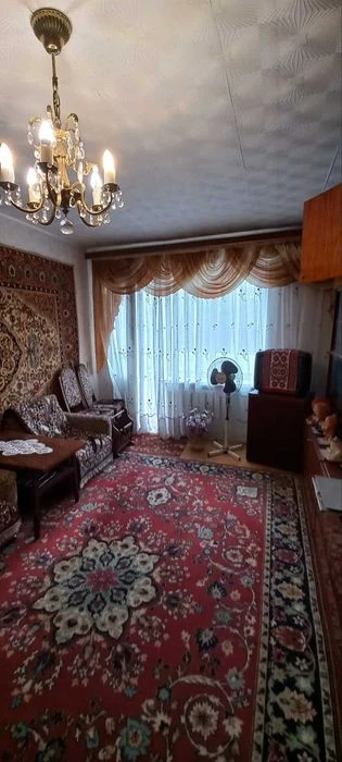 Продається 2-кімнатна квартира по пр. Молоді