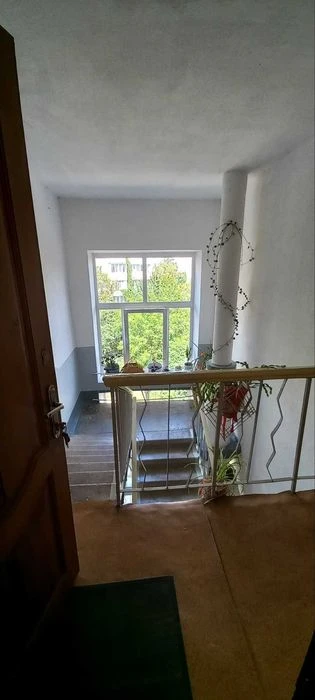 Продається 2-кімнатна квартира по пр. Молоді