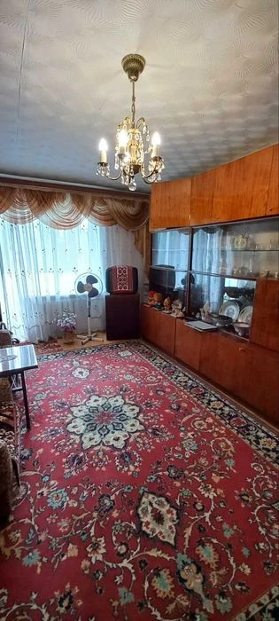 Продається 2-кімнатна квартира по пр. Молоді