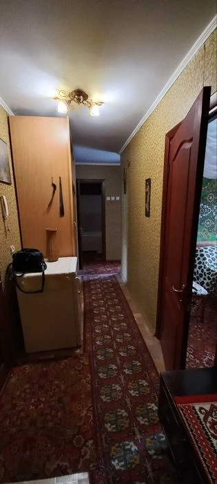 Продається 2-кімнатна квартира по пр. Молоді
