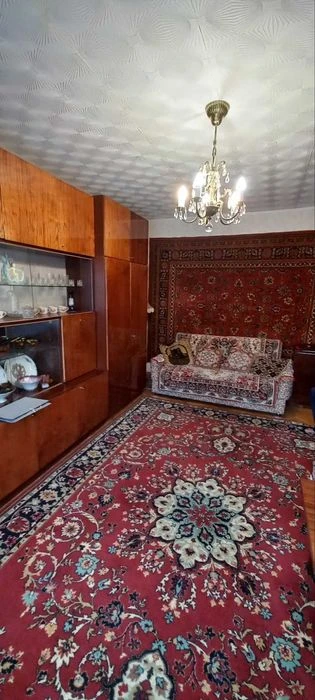 Продається 2-кімнатна квартира по пр. Молоді