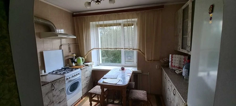 Продається 2-кімнатна квартира по пр. Молоді