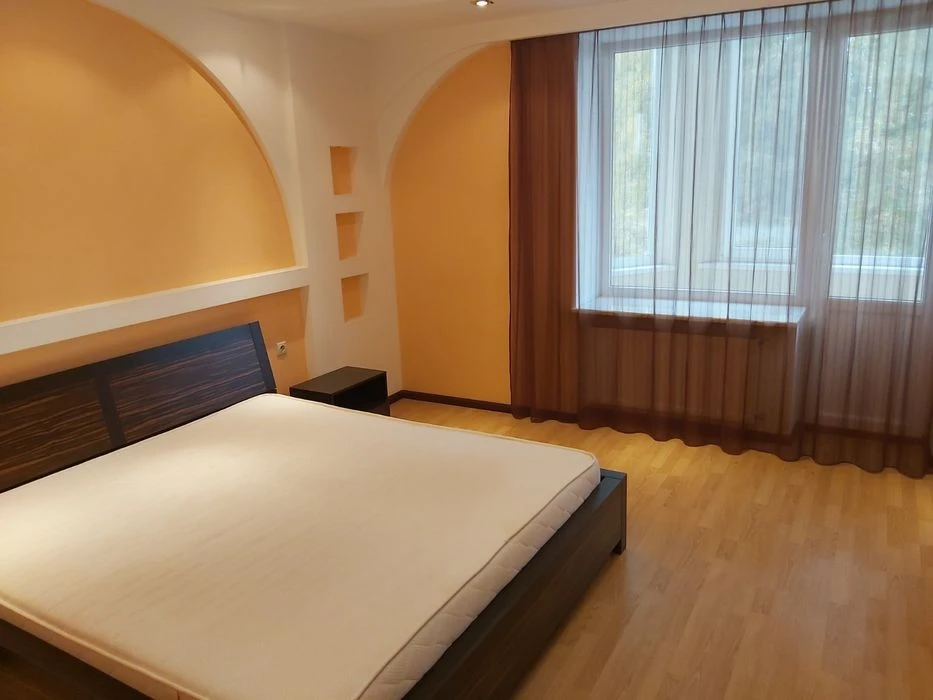 Продаж 3 кім. великогабаритної квартири по пр. Грушевського!