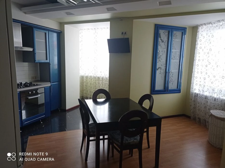 Продаж 3 кім. великогабаритної квартири по пр. Грушевського!