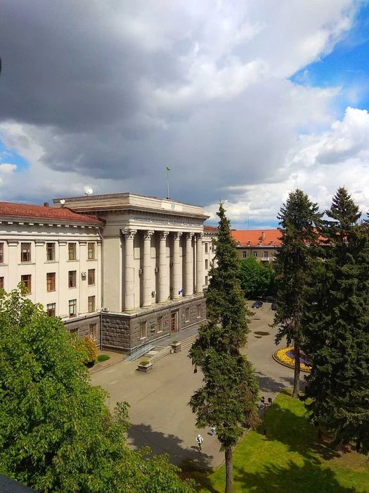 Продається ЕКСКЛЮЗИВНА 3кімнатна СТАЛІНКА в самому центрі мі