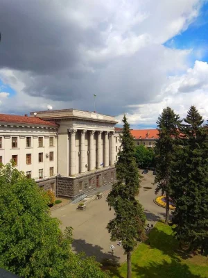 Продається ЕКСКЛЮЗИВНА 3кімнатна СТАЛІНКА в самому центрі мі