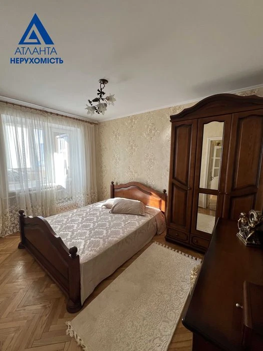 Продам ексклюзивну 4-кімнатну квартиру в одному з кращих р-н