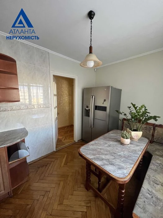 Продам ексклюзивну 4-кімнатну квартиру в одному з кращих р-н