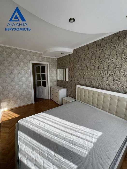 Продам ексклюзивну 4-кімнатну квартиру в одному з кращих р-н