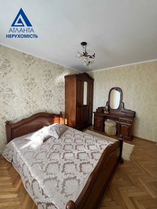 Продам ексклюзивну 4-кімнатну квартиру в одному з кращих р-н