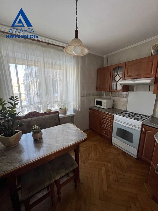 Продам ексклюзивну 4-кімнатну квартиру в одному з кращих р-н