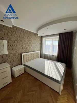 Продам ексклюзивну 4-кімнатну квартиру в одному з кращих р-н