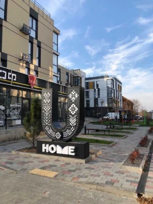 Продам простору 2 км квартиру