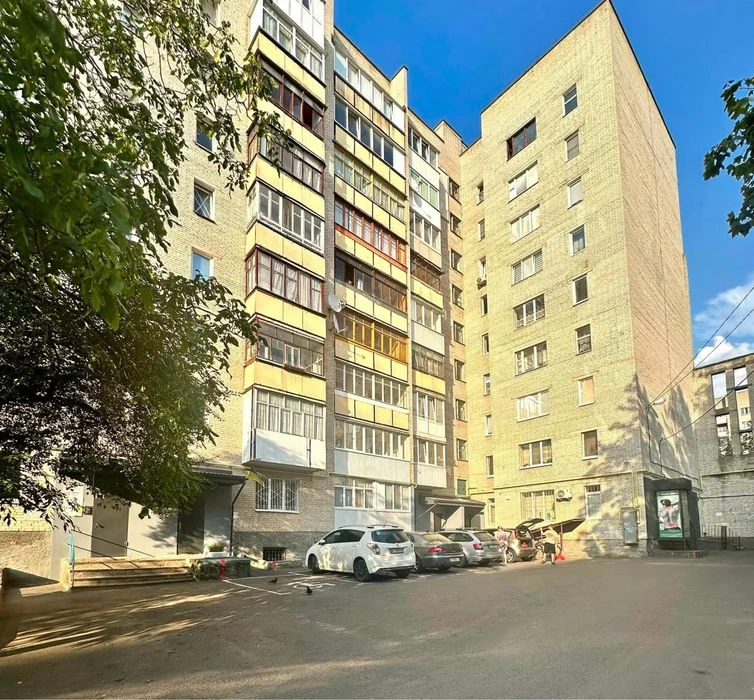 Продаж 4-кімн.квартири у Луцьку в районі Північного ринку