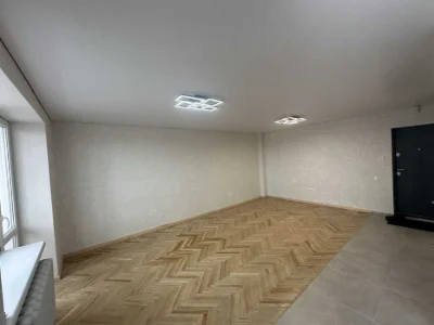 Продаж квартири- студіі з новим ремонтом на пр. Волі.