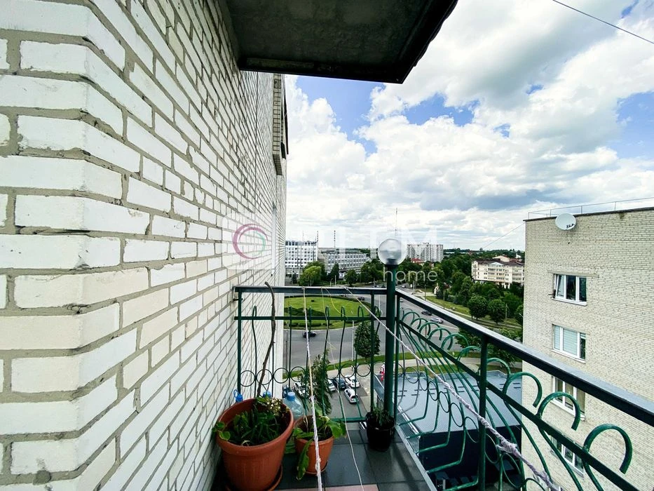 4-кімнатна квартира з дизайнерським ремонтом та панорамним к