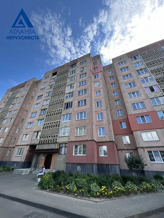 3-кімнатна квартира на вулиці Захисників України