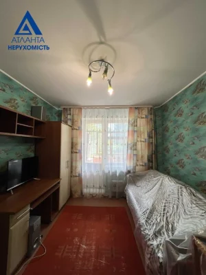 3-кімнатна квартира на вулиці Захисників України