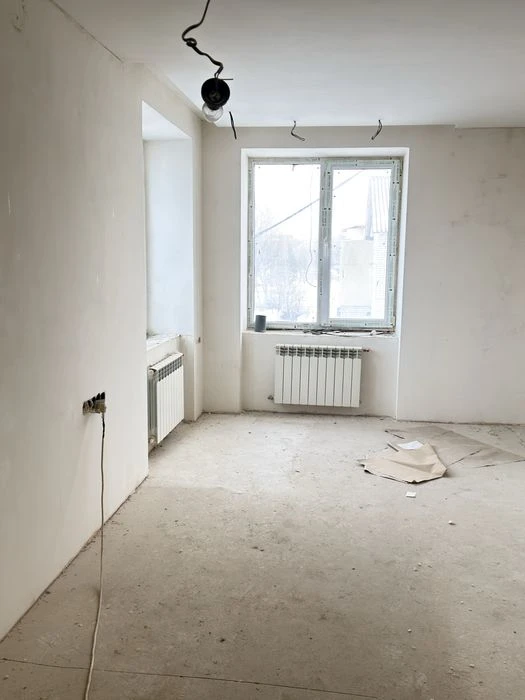 Продаж  великогабаритної  квартири з двома гаражами, окремим