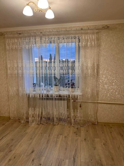 Продаж 3 кімнатної квартири в районі Відродження. Власник