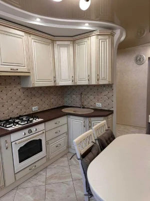 Продаж 3 кімнатної квартири в районі Відродження. Власник