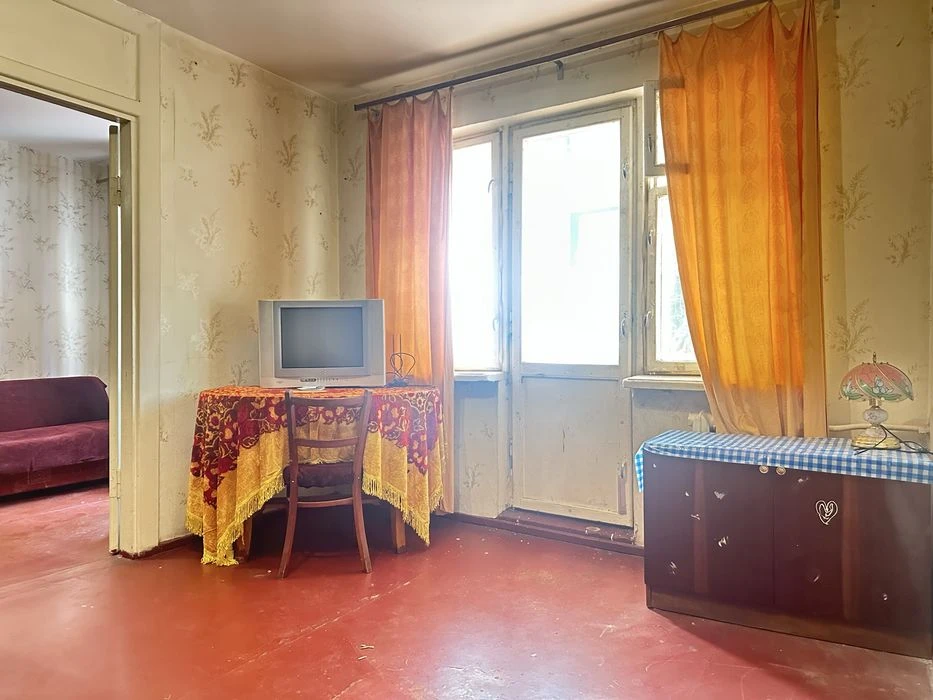 Срочно!Продам 2х кімн кв вул. Довженка, 2й поверх, можно під