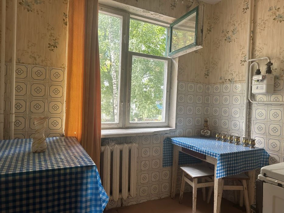 Срочно!Продам 2х кімн кв вул. Довженка, 2й поверх, можно під