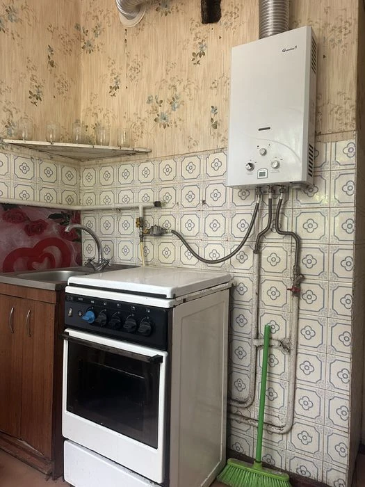 Срочно!Продам 2х кімн кв вул. Довженка, 2й поверх, можно під