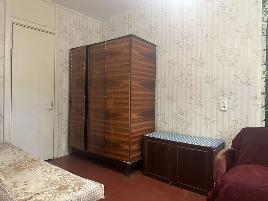 Срочно!Продам 2х кімн кв вул. Довженка, 2й поверх, можно під